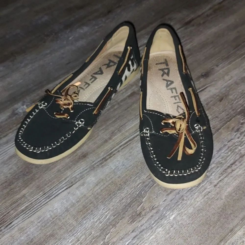 Traffic black and animal print  moccasin  SZ  8